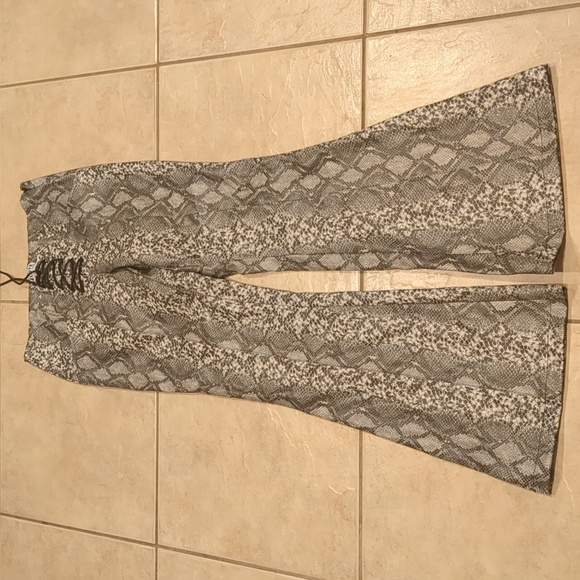 Ecote Faux Snake Skin Pants Size Small - Picture 2 of 6